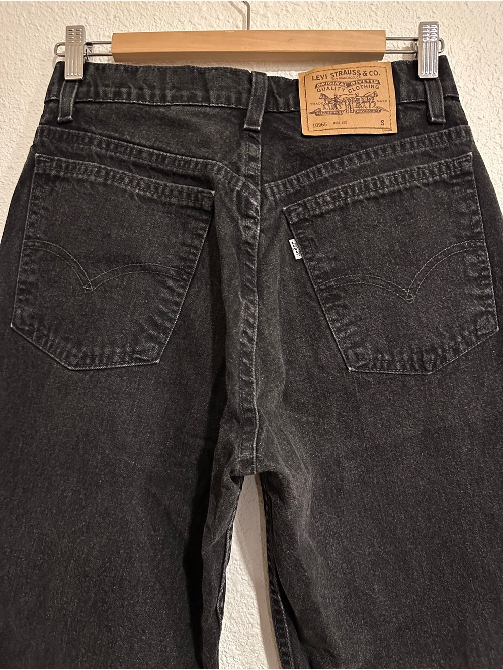vintage levi’s 965 90s straight wide leg black cotton denim jean USA